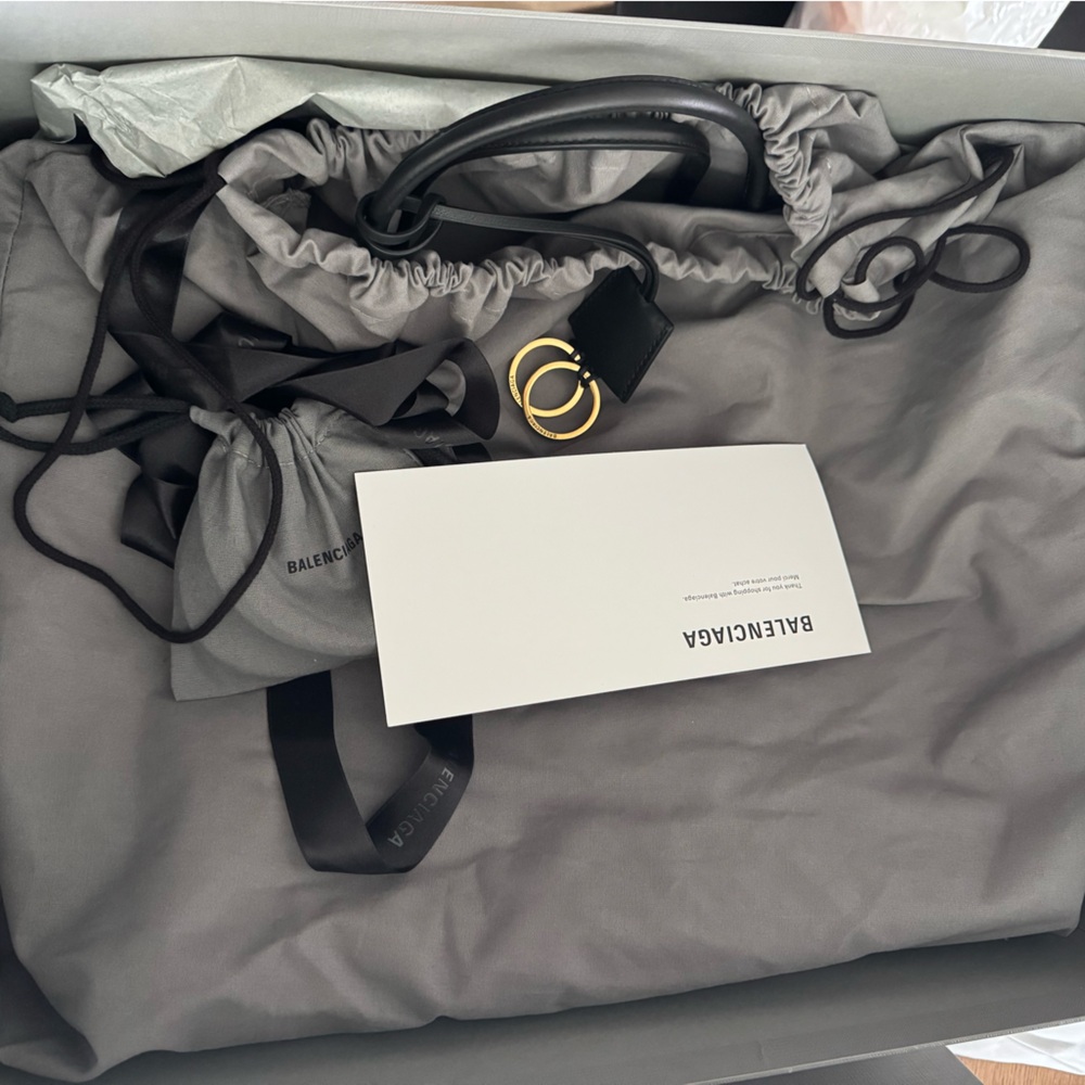Balenciaga Hamptons XL - Picture 15 of 17